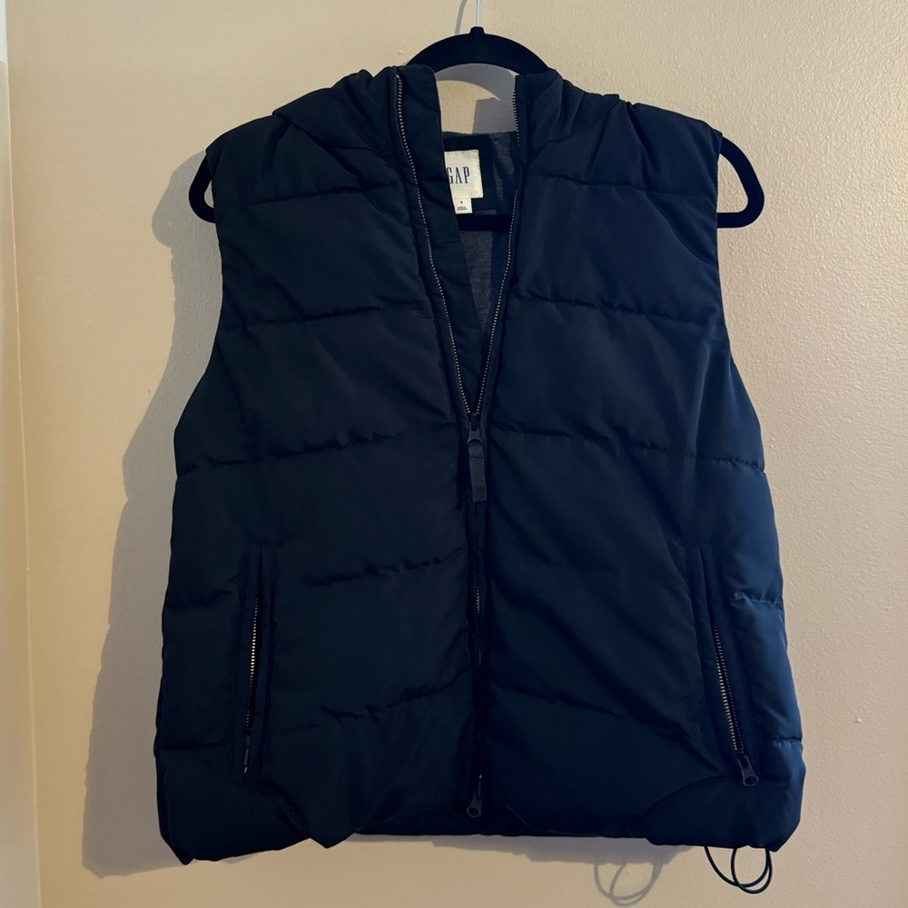 GAP Women’s Primaloft Black Puff Vest